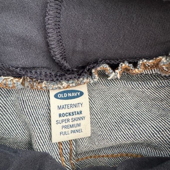 Old navy, distressed maternity jeans - Picture 3 of 3